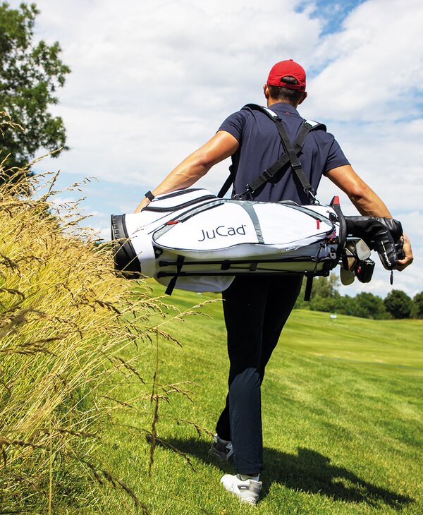 Golfer_with_JuCad_Bag_Fly_white-red.jpg