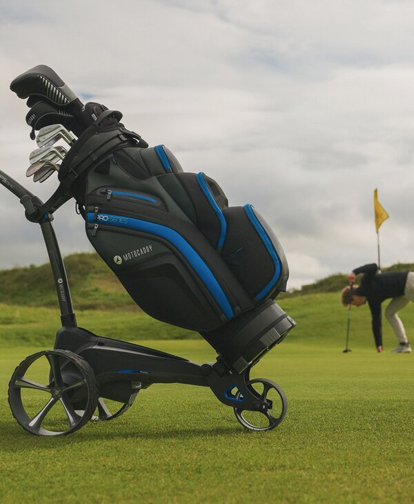 M5GPSDHCwithGolferPutting.jpg